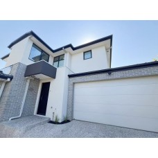 高性价比推荐-毗邻多所中小学校及迪肯大学Burwood 全新完工4房别墅